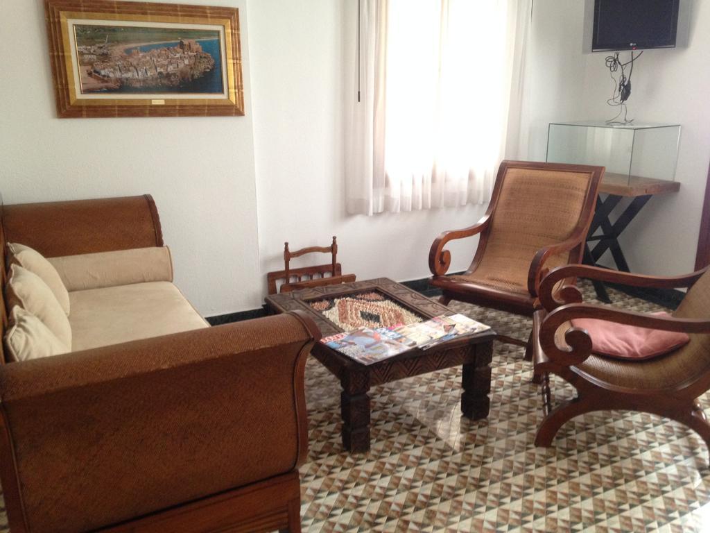 Hostal Aranda Peniscola Bagian luar foto